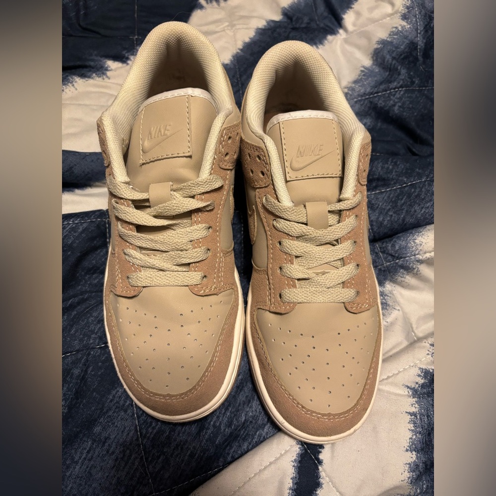 Nike dunk low SE sanddrift women’s 7
